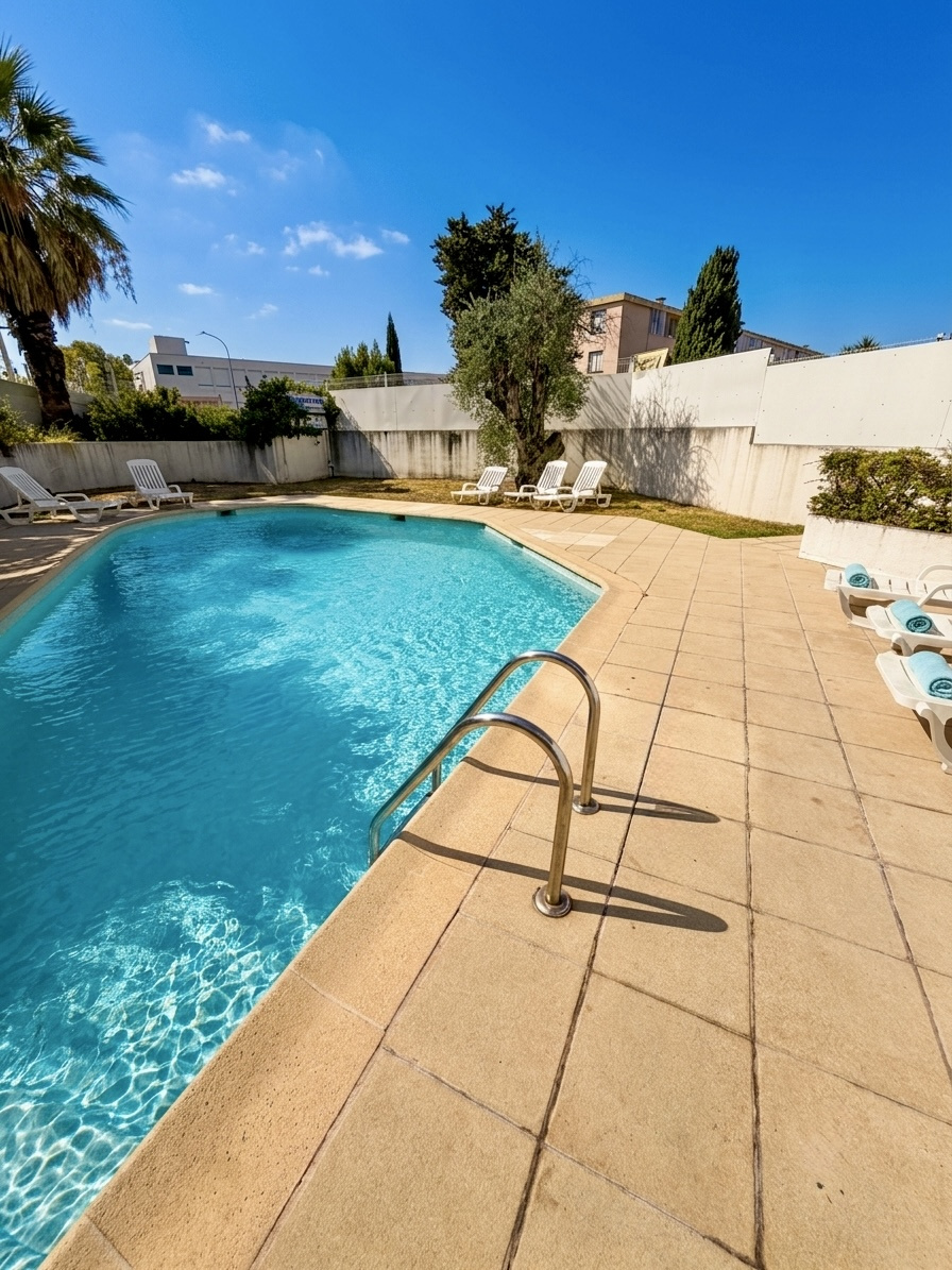 NICE OUEST   2 pièces avec jardin, terrasse, cave et piscine